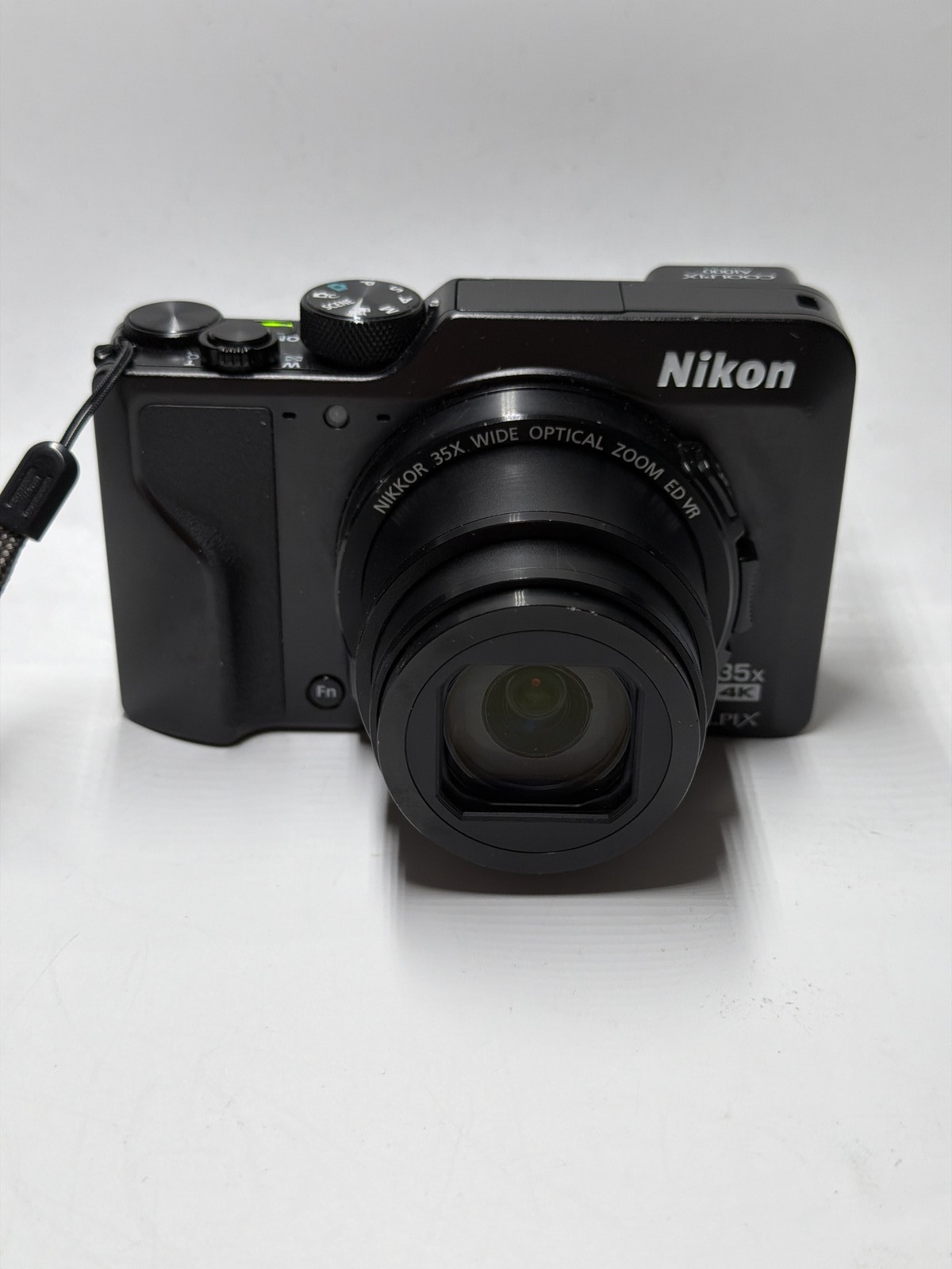 Nikon Coolpix A1000 Kompaktkamera 16MP 35x Zoom Touchscreen Wi-Fi Schwarz J003