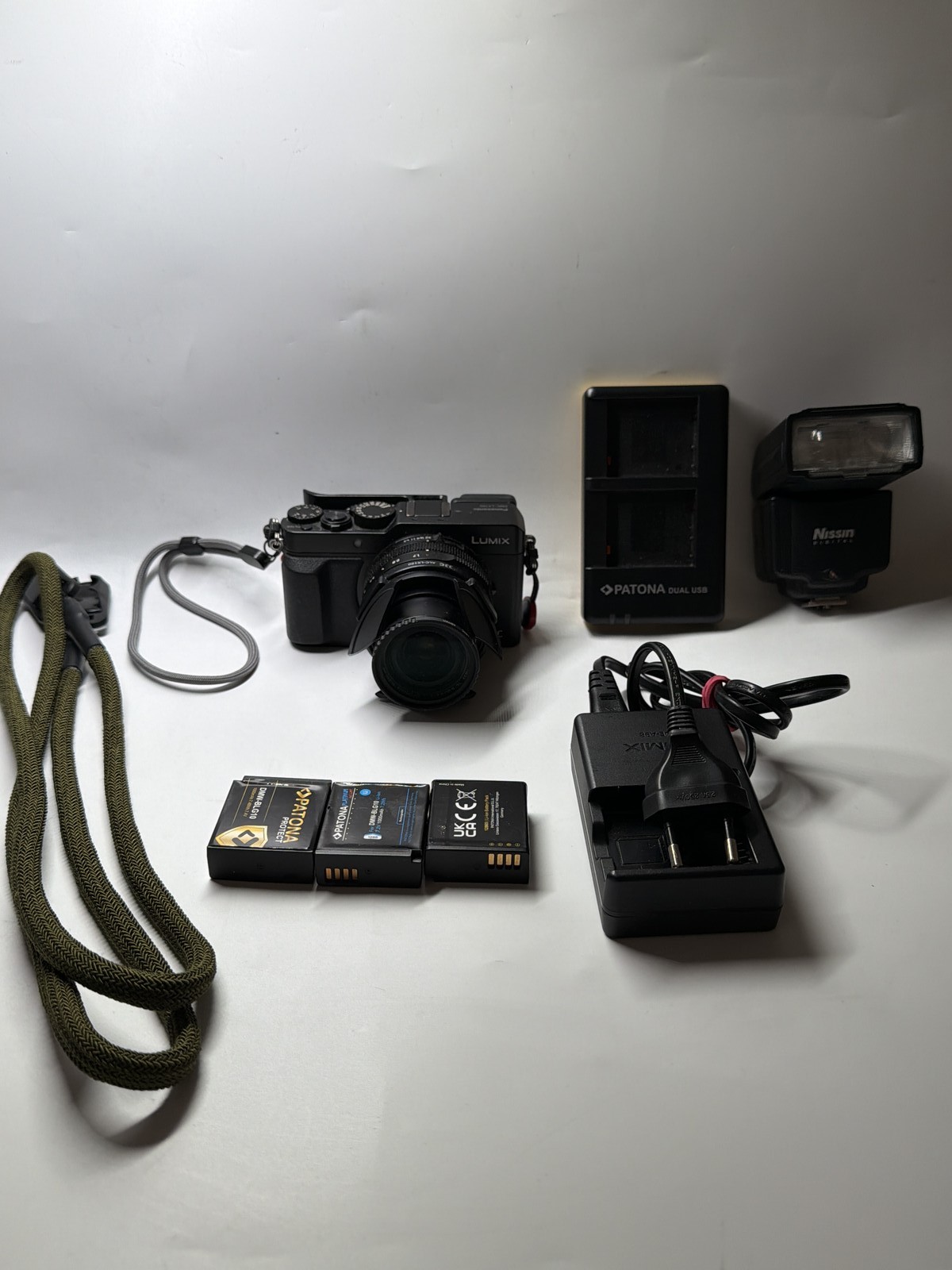 Panasonic Lumix LX100 Kompaktkamera 4K 17MP 3.1x Optischer Zoom J016