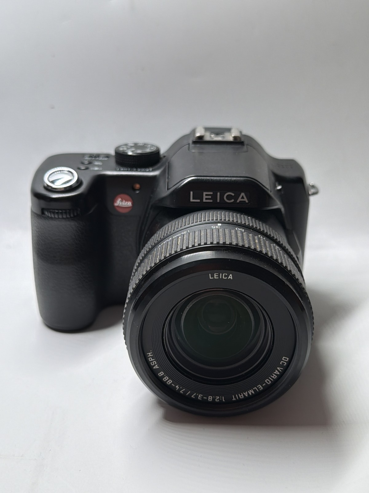 Leica V-Lux 1 Bridgekamera 10.1 MP 12x optischer Zoom schwarz J017