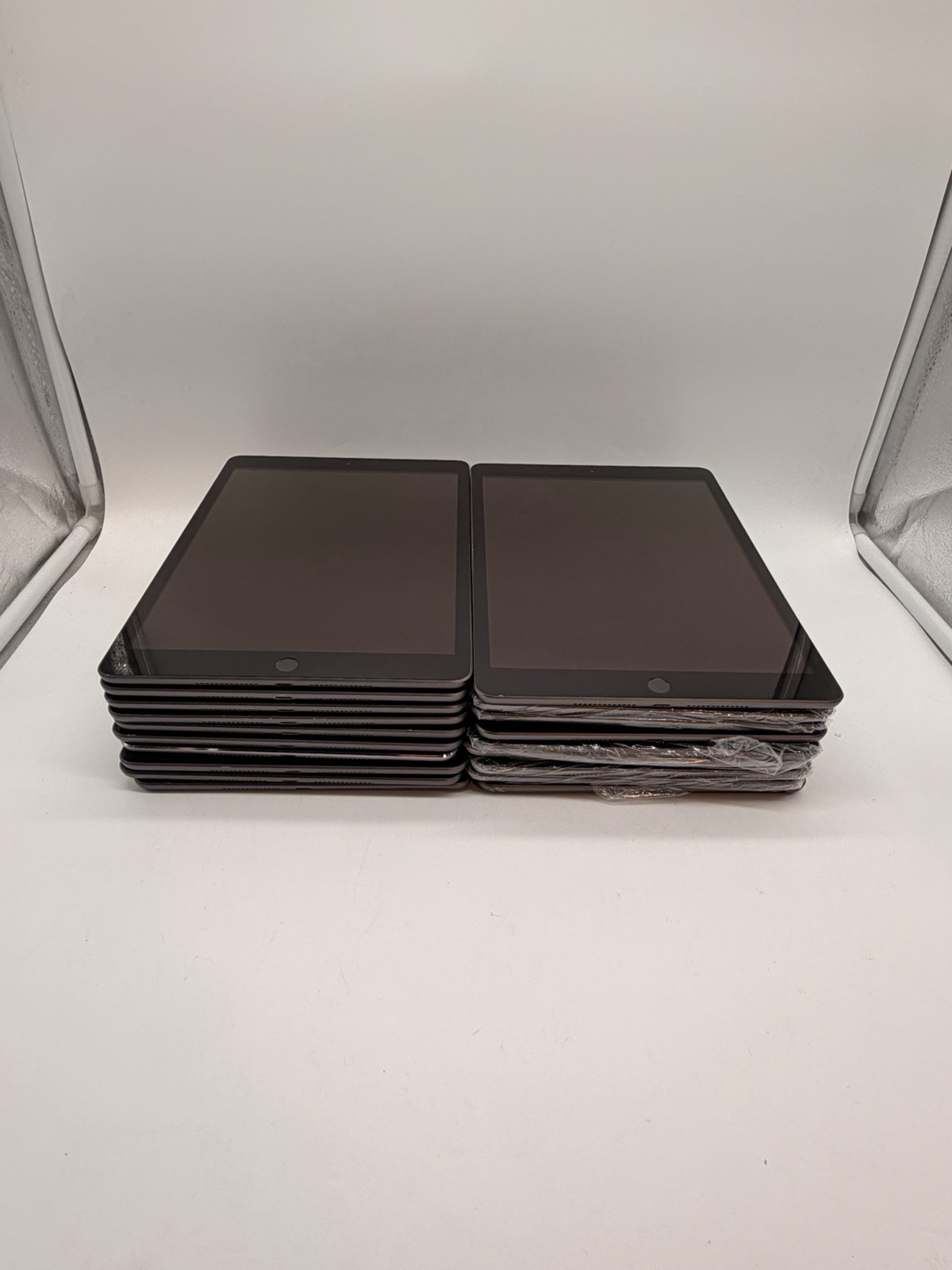 26 x Apple iPad 7th Gen / Air 2 32GB Wi-Fi 10,2 Zoll Space Gray Tablet K004