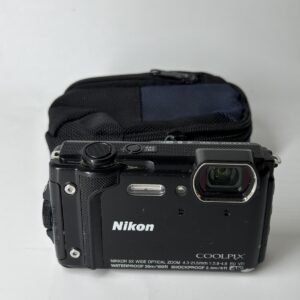 Nikon Coolpix W300 Schwarz Wasserdichte Digitalkamera 16MP 5x Optischer K475