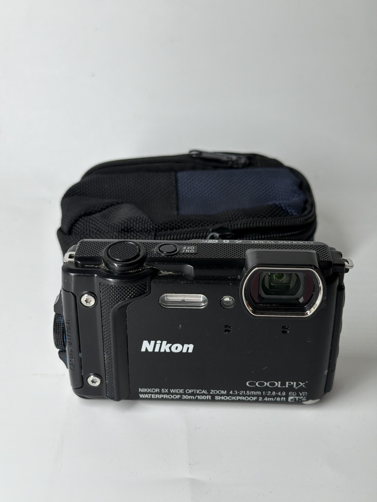 Nikon Coolpix W300 Schwarz Wasserdichte Digitalkamera 16MP 5x Optischer K475