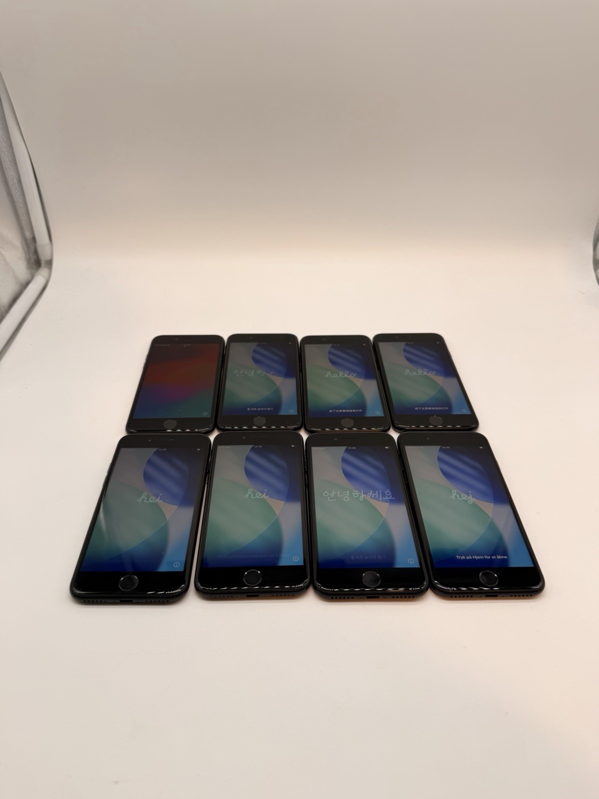 8 Stk. Apple iPhone SE 2. Gen 2020 128GB Schwarz Ohne Simlock K580