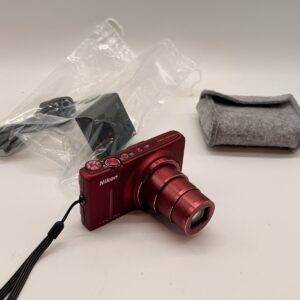 Nikon COOLPIX S9500 Digitalkamera rot 18.1MP 22x Zoom Wi-Fi GPS Full HD K919