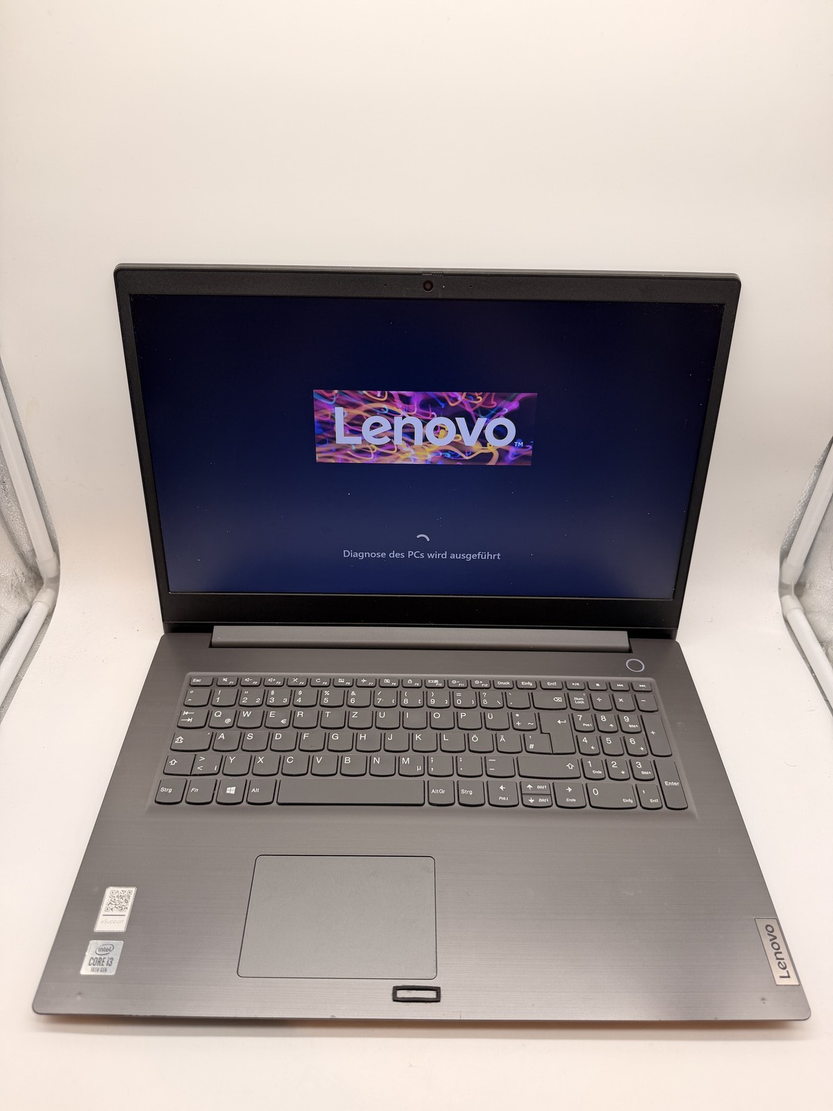 Lenovo V17 IIL 17,3 Zoll Laptop Intel Core i3 10. Gen 8GB 256GB SSD FHD K921