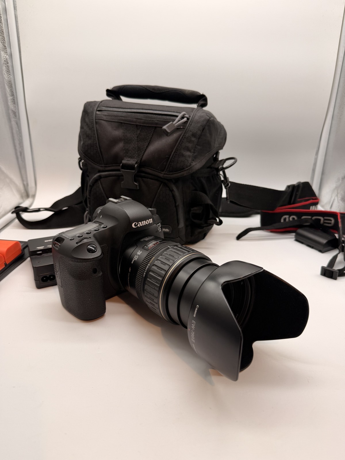 Canon EOS 6D DSLR Kamera 20,2MP Full HD WLAN mit EF 28-135mm Objektiv K928